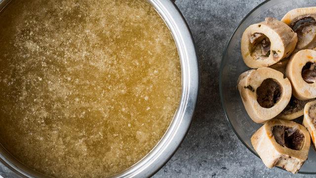 Kemik suyunun faydaları kemikleri güçlendirmesiyle sınırlı değil! Mucize gibi: Öyle etkileri var ki...