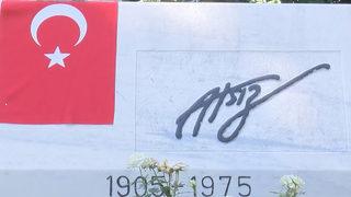 Nihal Atsız'ın mezarına çirkin saldırı