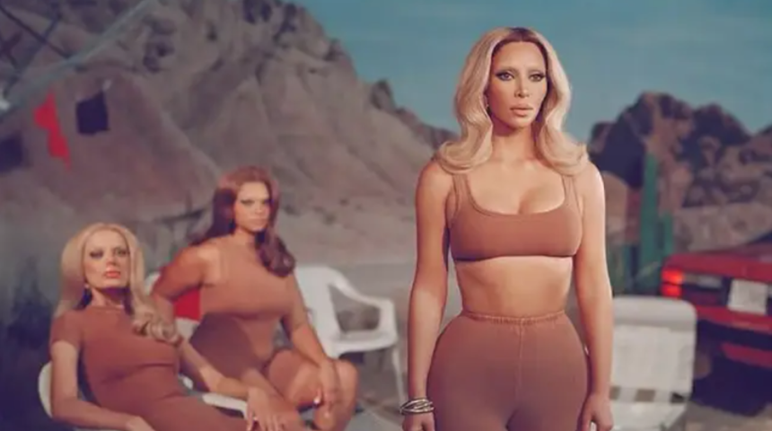 Son dönemin yeni trendi! Ünlü isimler kaşlarının rengini değiştirerek yeni bir akıma imza attı