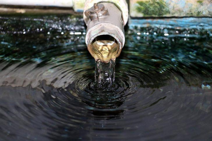 Şifalı suyu duyanlar Sivas'a akın ediyor: Felçliler geliyor, sıçradığında iyi oluyor G1