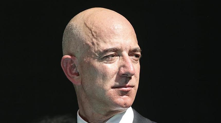 Amazon CEO'su Jeff Bezos bugün görevinden ayrıldı