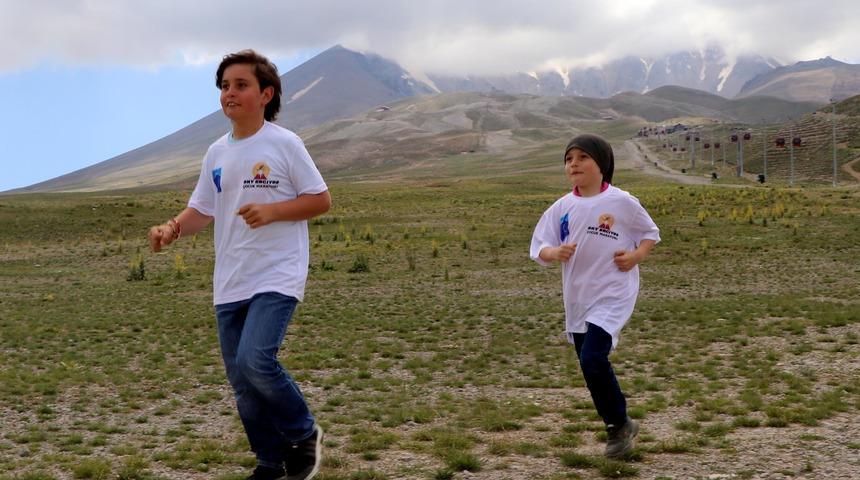 Parkuru karıştırınca 800 metre yerine 12 kilometre koştular