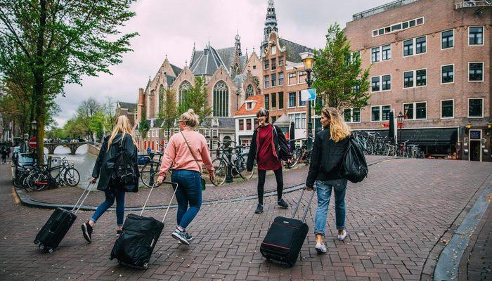 Hollanda'dan önemli karar! Çift doz aşı yaptıranlar turistik ziyaret yapabilecek
