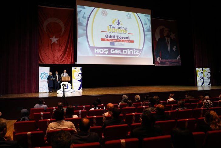 Konya'ya eTwinning projesinde Avrupa birinciliği kazandıran öğretmenler ödüllendirildi G2