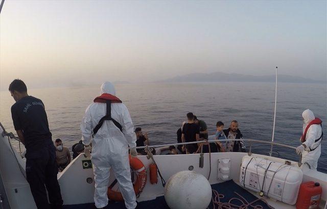 Bodrum açıklarında lastik bottaki 25 düzensiz göçmen kurtarıldı 1