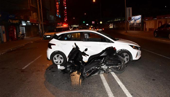 İzmir'de motosiklet otomobile çarptı: 1'i polis 2 yaralı