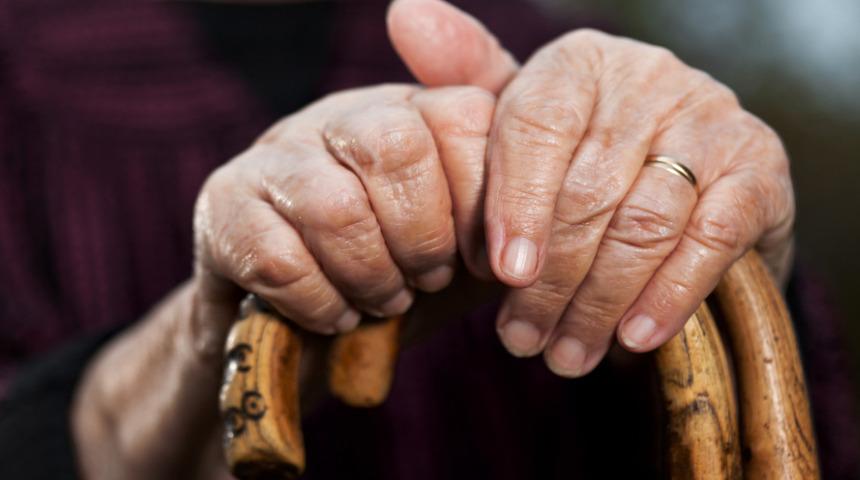 Yaşlı çiftin kavgası kanlı bitti! 80 yaşındaki kocasını bastonla öldürdü