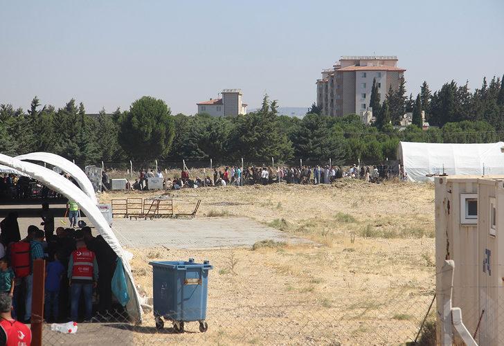 Suriyeliler akın akın ülkelerine gidiyor G2