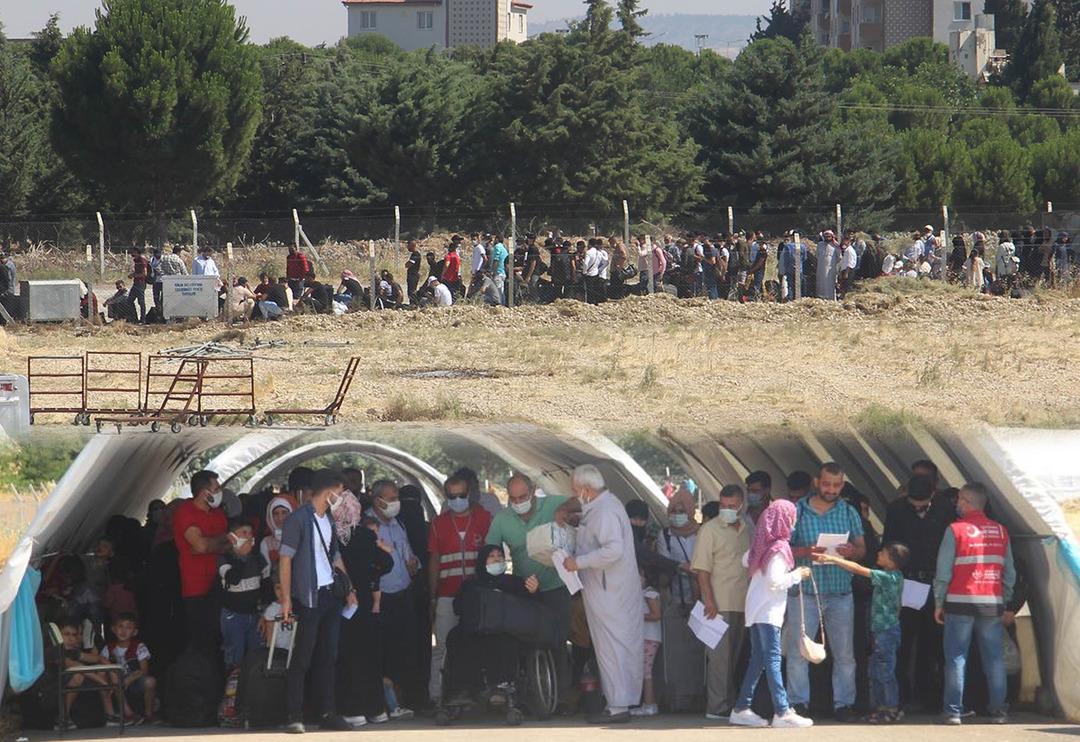 Suriyeliler akın akın &uuml;lkelerine gidiyor