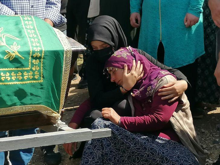 Tokat'ta trafik kazasında ölen hamile kadın ile çocuğun cenazeleri toprağa verildi G2