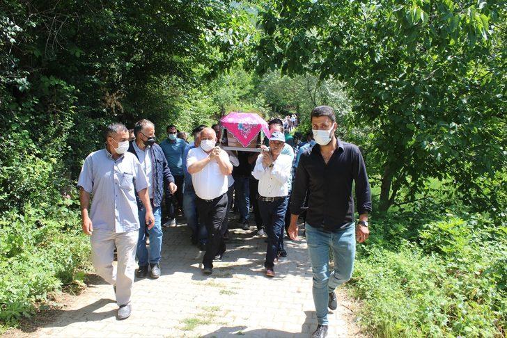 Tokat'ta trafik kazasında ölen hamile kadın ile çocuğun cenazeleri toprağa verildi G3