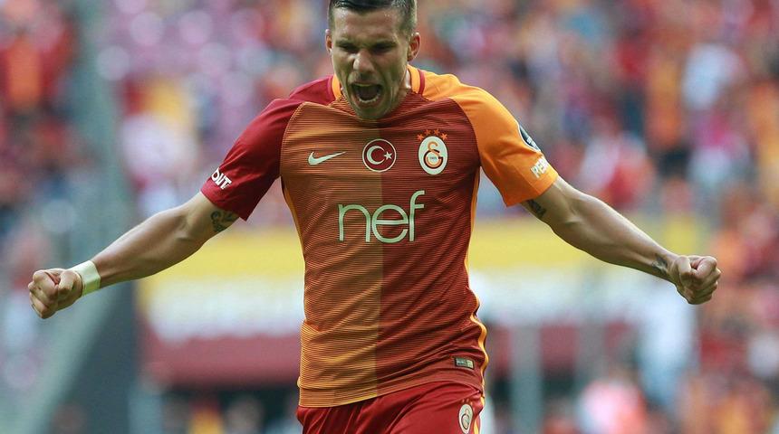 Lukas Podolski Gornik Zabrze'ye imza attı