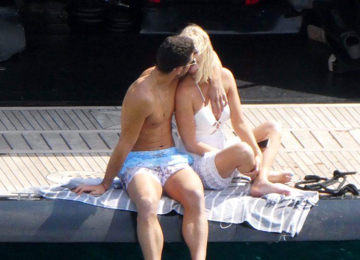 Caroline Stanbury 19 yaş küçük sevgilisiyle Ege'de aşka geldi G2