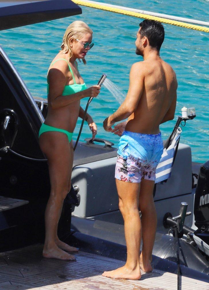 Caroline Stanbury 19 yaş küçük sevgilisiyle Ege'de aşka geldi G3