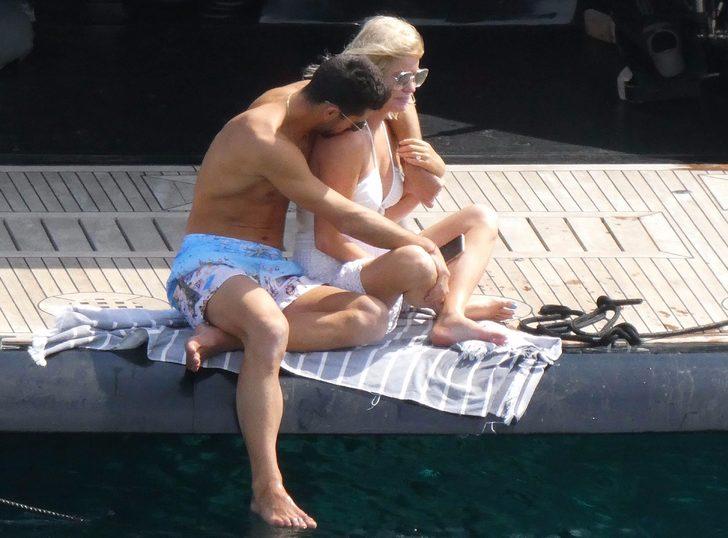 Caroline Stanbury 19 yaş küçük sevgilisiyle Ege'de aşka geldi G4