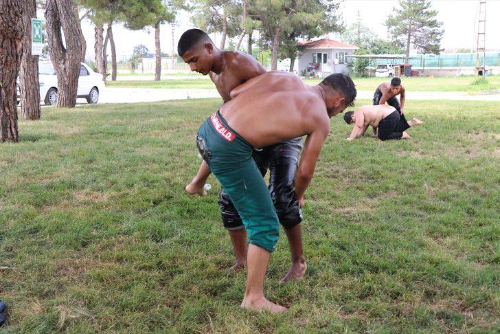 Edirneli pehlivanlar "koronavirüs manisiyle" son antrenmanını yaptı G1