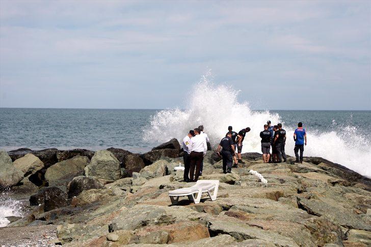 Rize'de denizde akıntıya kapılarak kaybolan kişiyi arama çalışmaları devam ediyor G2