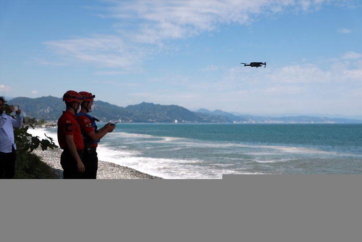 Rize'de denizde akıntıya kapılarak kaybolan kişiyi arama çalışmaları devam ediyor G4