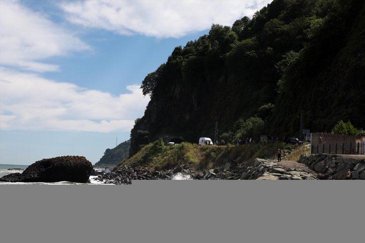 Rize'de denizde akıntıya kapılarak kaybolan kişiyi arama çalışmaları devam ediyor G3