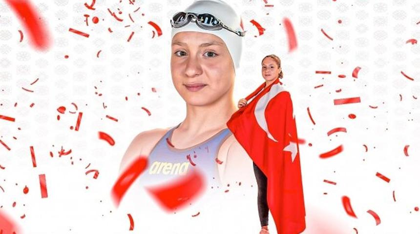 Milli yüzücü Merve'den rekor geldi!