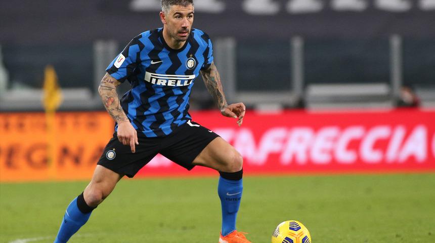 Galatasaray ile anılan Kolarov, Inter'le sözleşmesini uzattı