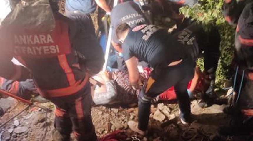 15 metrelik kuyuya düşen 65 yaşındaki kadını itfaiye kurtardı