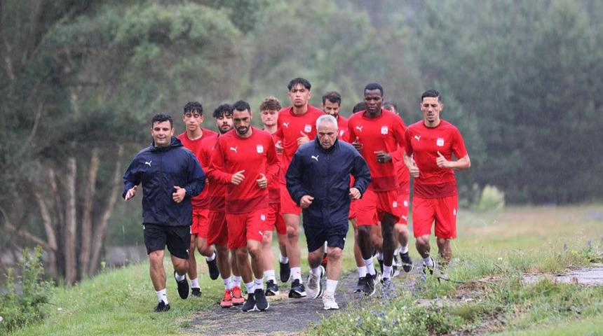 Sivasspor yağmur altında çalıştı