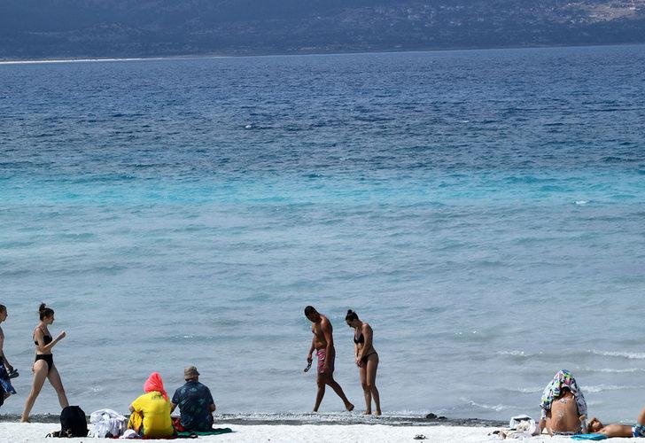 Salda Gölü'ne akın ettiler: Televizyonlarda haberlerde gördüğümüz kadar varmış G3