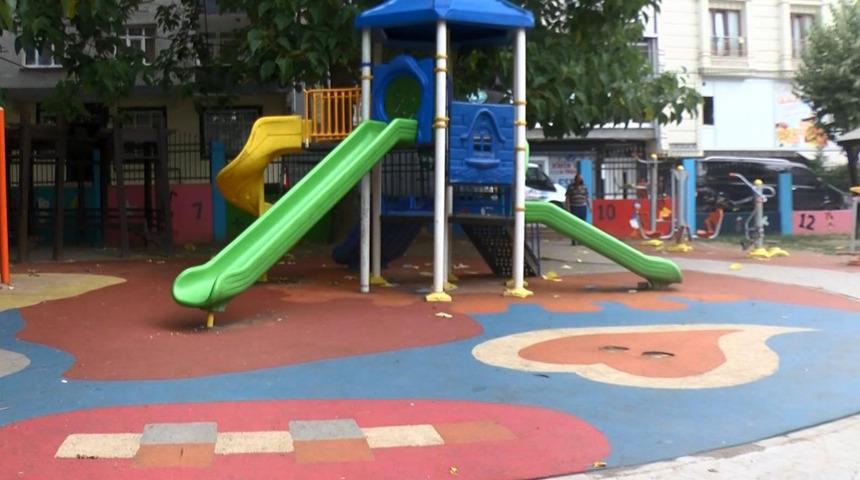 Esenyurt'ta çocuk parkında korkunç olay! Çaldığı bıçakla dehşet saçtı