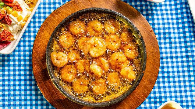 Karides güveç tarifi nasıl yapılır? Tereyağında karides tarifi ile şeflere taş çıkartın