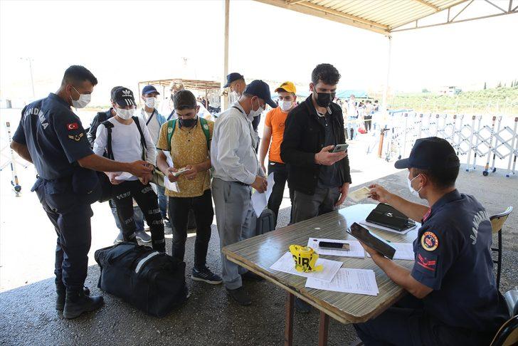 DÜZELTME - "Suriyelilerin Kurban Bayramı öncesi Cilvegözü Sınır Kapısı'ndan ülkelerine geçişleri sürüyor" başlıklı haberimizin son paragrafında yer alan "18 Temmuz" ifadesi sehven "18 Haziran" olarak yazılmıştır. Haberimizi düzelterek yeniden yayımlıyoruz G2