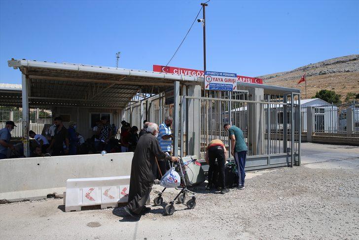 DÜZELTME - "Suriyelilerin Kurban Bayramı öncesi Cilvegözü Sınır Kapısı'ndan ülkelerine geçişleri sürüyor" başlıklı haberimizin son paragrafında yer alan "18 Temmuz" ifadesi sehven "18 Haziran" olarak yazılmıştır. Haberimizi düzelterek yeniden yayımlıyoruz G4