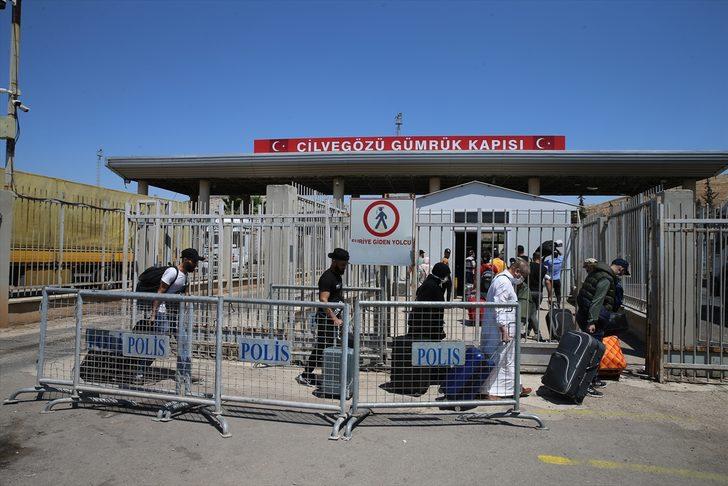 DÜZELTME - "Suriyelilerin Kurban Bayramı öncesi Cilvegözü Sınır Kapısı'ndan ülkelerine geçişleri sürüyor" başlıklı haberimizin son paragrafında yer alan "18 Temmuz" ifadesi sehven "18 Haziran" olarak yazılmıştır. Haberimizi düzelterek yeniden yayımlıyoruz G5