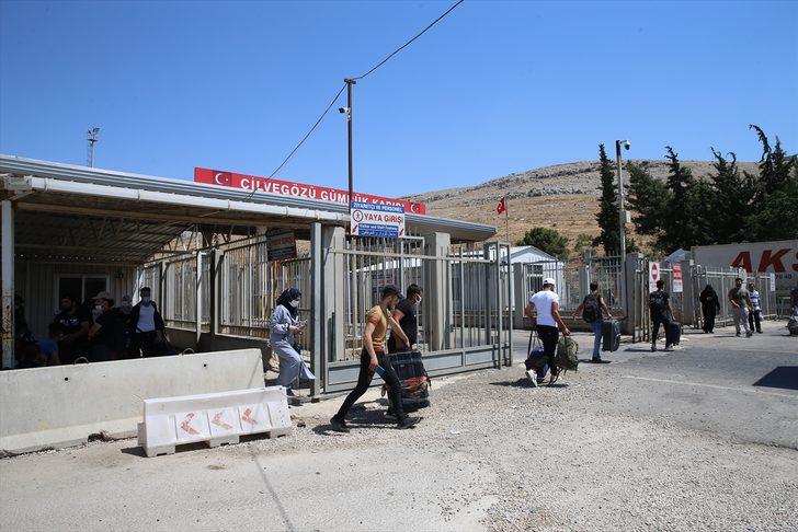 DÜZELTME - "Suriyelilerin Kurban Bayramı öncesi Cilvegözü Sınır Kapısı'ndan ülkelerine geçişleri sürüyor" başlıklı haberimizin son paragrafında yer alan "18 Temmuz" ifadesi sehven "18 Haziran" olarak yazılmıştır. Haberimizi düzelterek yeniden yayımlıyoruz G3