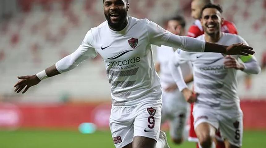 Fenerbahçe'nin gündemindeki Boupendza'yı Lens istiyor