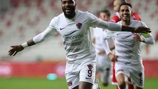 Fenerbahçe'nin gündemindeki Boupendza'yı Lens istiyor