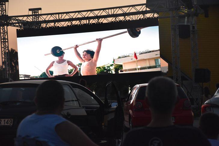Adana'da açık havada arabada sinema keyfi G2