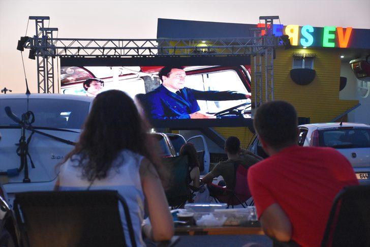 Adana'da açık havada arabada sinema keyfi G3