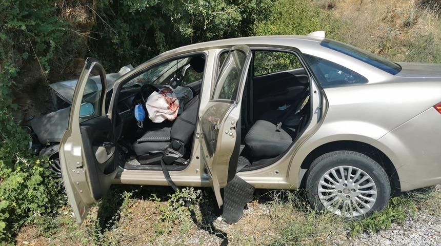 GÜNCELLEME - Aydın'da yoldan çıkan otomobil kayaya çarptı: 3 ölü, 1 yaralı