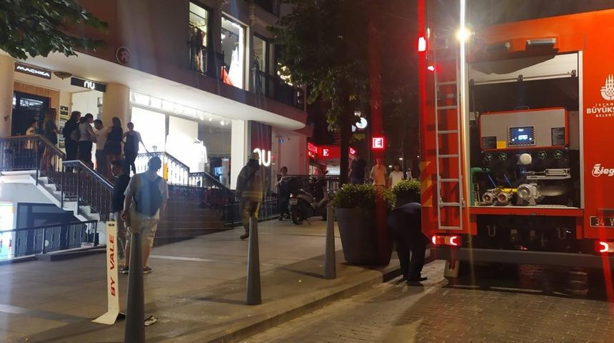 Nişantaşı’nda 7 katlı binanın en üst katında yangın paniği