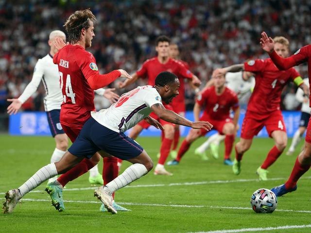 İngiltere - Danimarka maçında tartışılan penaltı