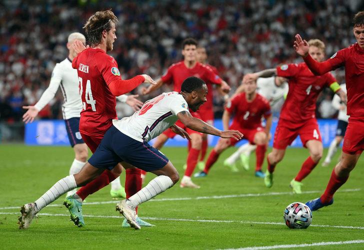 İngiltere - Danimarka maçında tartışılan penaltı