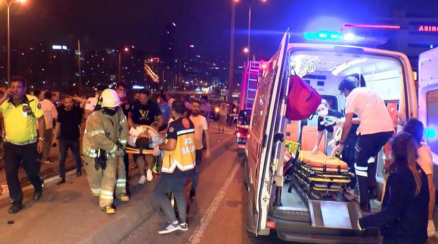 Beylikdüzü'nde aynı yerde peş peşe iki kaza: 5 kişi yaralandı