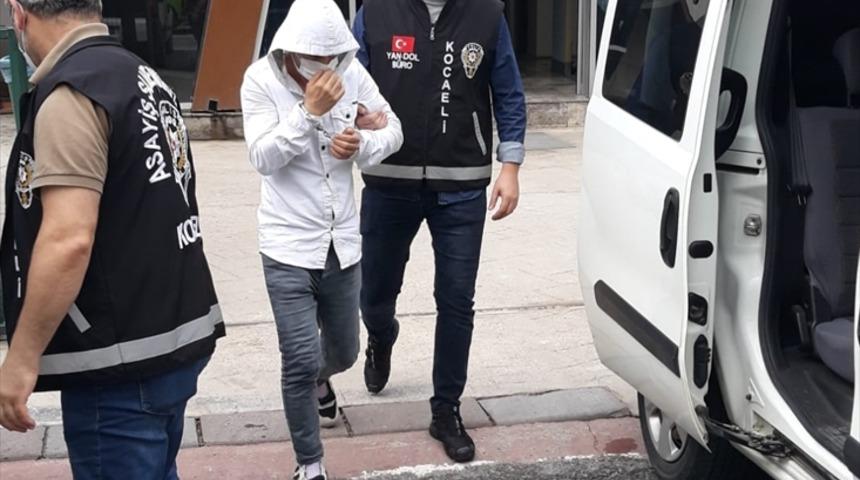 Kocaeli'de kendilerini polis olarak tanıtıp dolandırıcılık yapan 2 zanlı tutuklandı