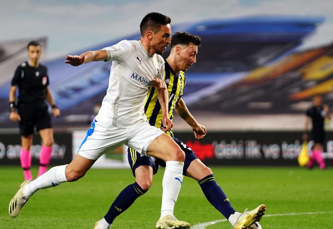 Mesut &Ouml;zil: Penaltı &ccedil;ok tartışmalı değil miydi?