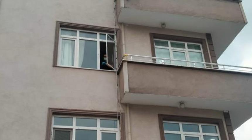 Korkunç olay! 2 yaşındaki çocuk evin penceresinden düştü