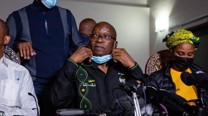G&uuml;ney Afrika'nın eski cumhurbaşkanı Jacob Zuma polise teslim oldu