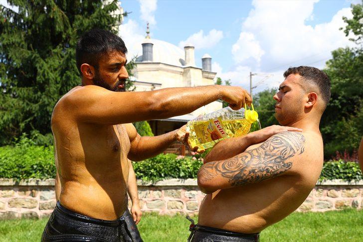 Kırkpınar için antrenmanlarını tamamlayan Edirneli pehlivanlar, Er Meydanı'na dualarla uğurlandı G1