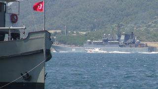 Rus savaş gemileri peş peşe Çanakkale Boğazı’ndan geçti