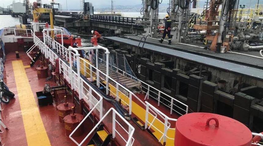 İzmit Körfezi’ni kirleten gemiye ceza yağdı